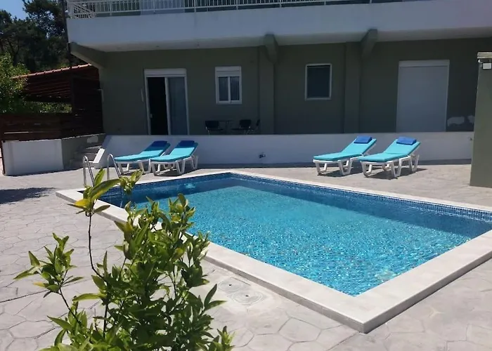 Greek Style Ground Floor Apartment & Pool