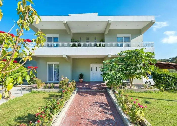 Greek Style Ground Floor Apartment & Pool
